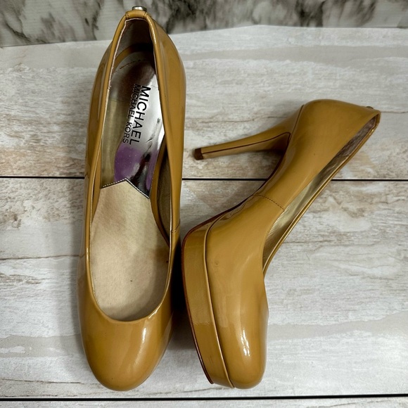 Michael Michael Kors Ionna Nude Beige Patent Leather Round Toe Platform Heels 10 - Picture 13 of 15
